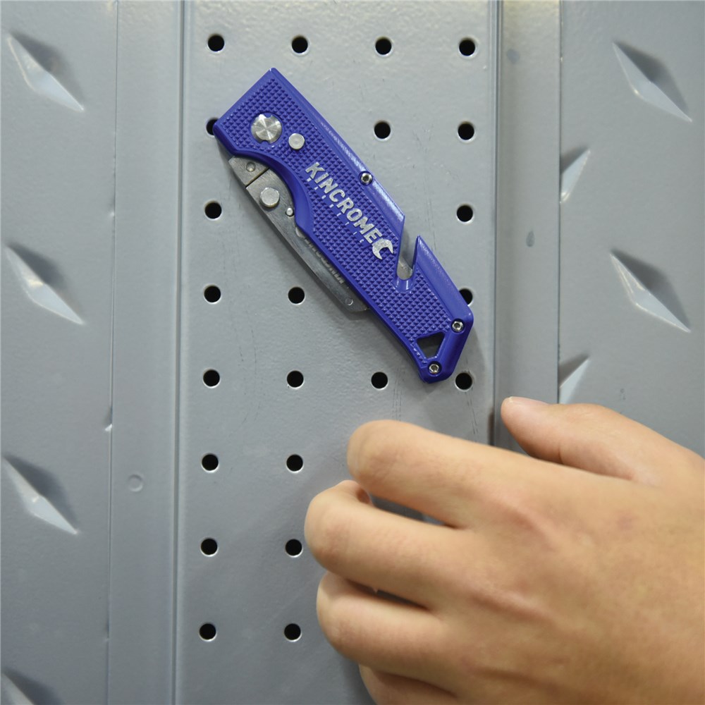 Kincrome Folding Utility Knife Magnetic - Image 3