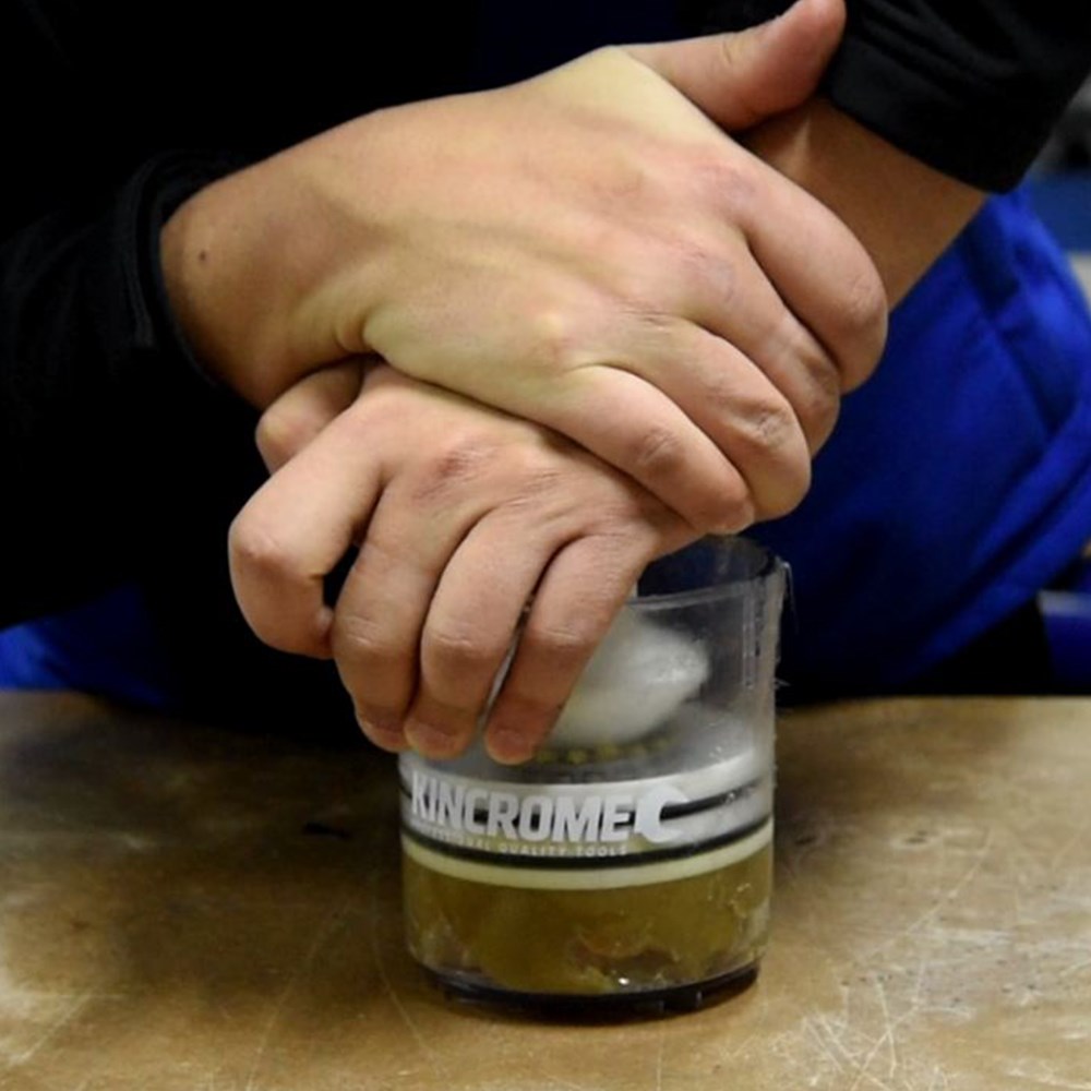 Kincrome Professional Bearing Packer - Image 4